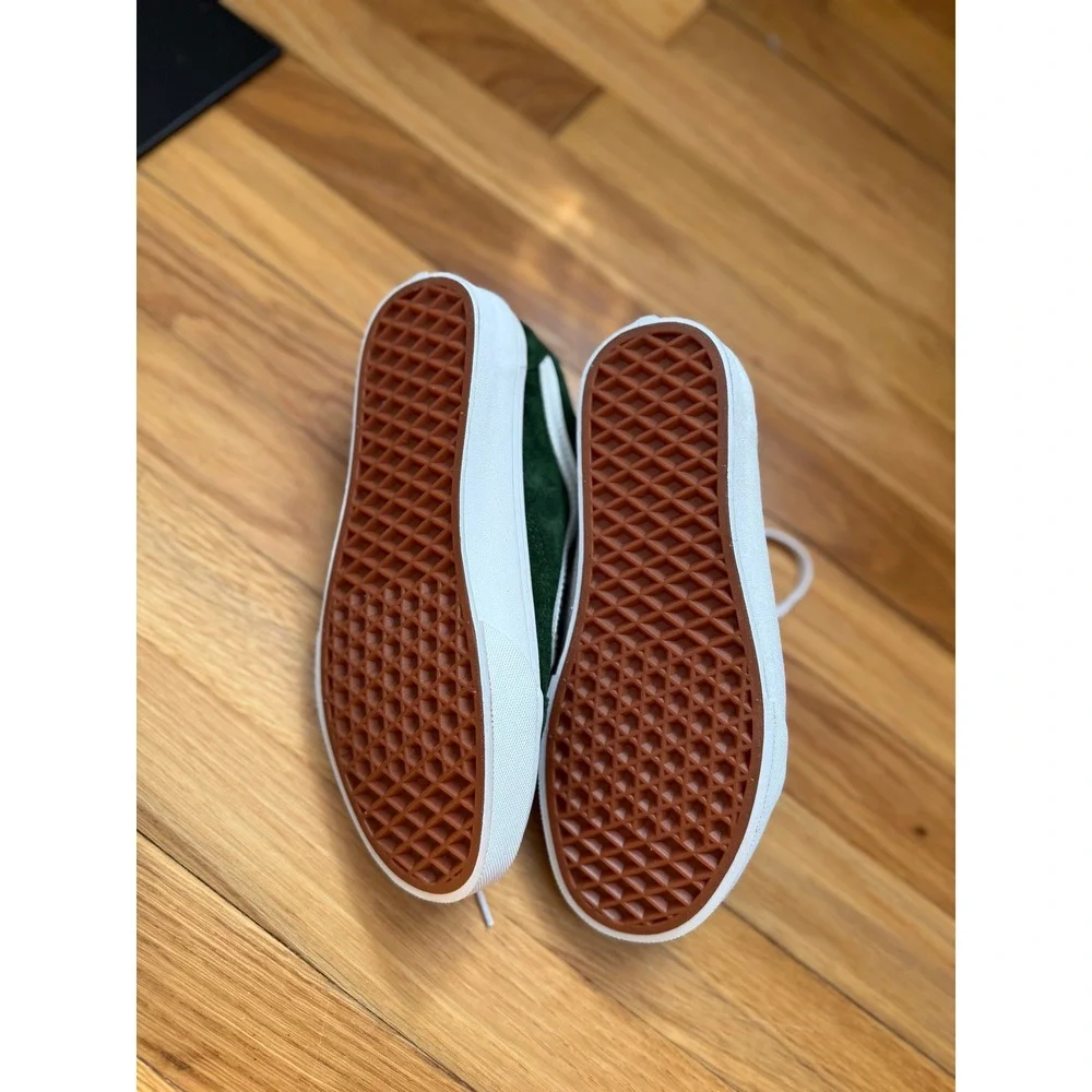 NWT Vans Women's Old Skool HEIQ Eco Dry / Size 6 / Green Suede